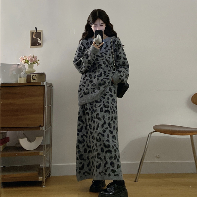 御姐轻熟风穿搭套装女秋冬宽松豹纹内搭保暖加厚针织两件套裙子