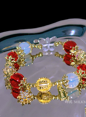 奶泥MILKMUD/新年红色手串仿水晶圣诞冬季雪花欧泊蛋白石手链礼物