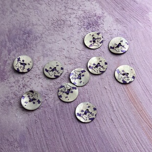 进口马氏贝高级感紫色镭射光泽花朵纹样米色底贝壳纽扣