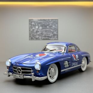 【DZ093】车致合金车模1比24大奔300SL可乐版跑车声光回力玩具模