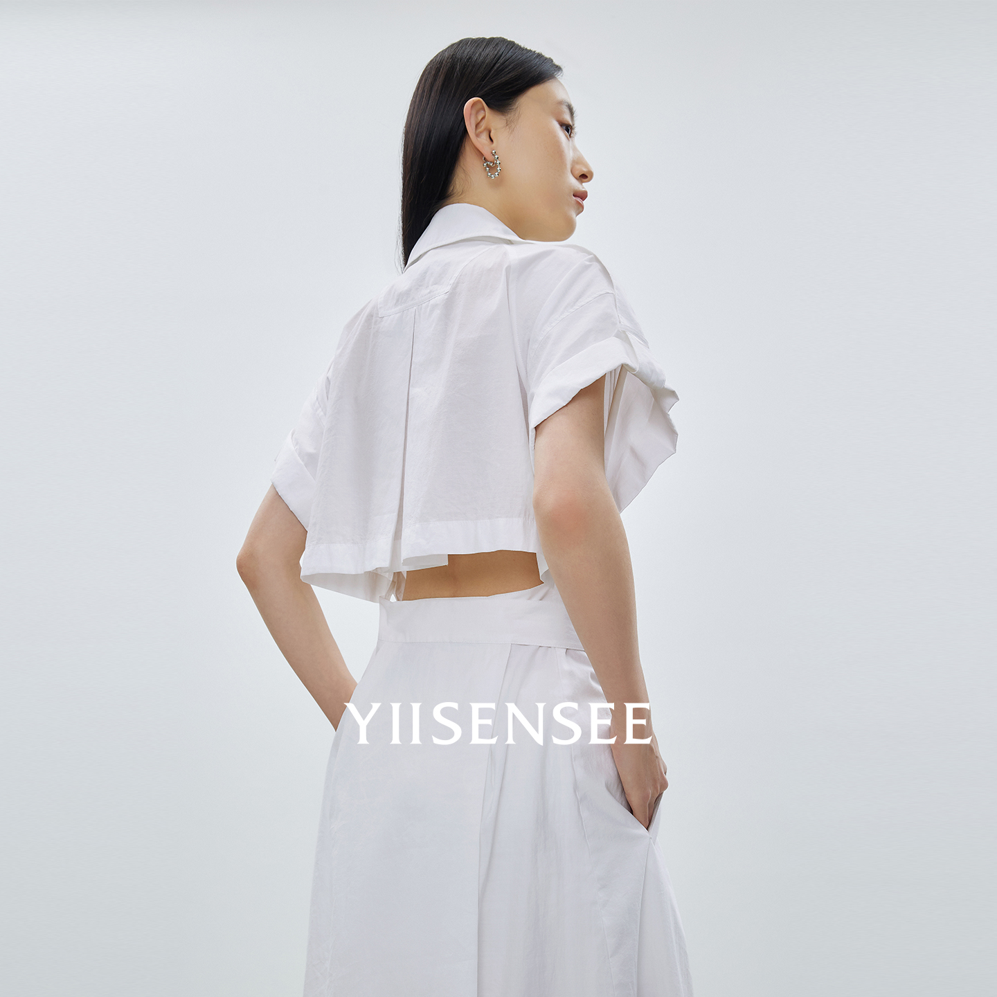 YIISENSEE逸识 风衣式中长款裙子女小众设计感高级通勤露背连衣裙