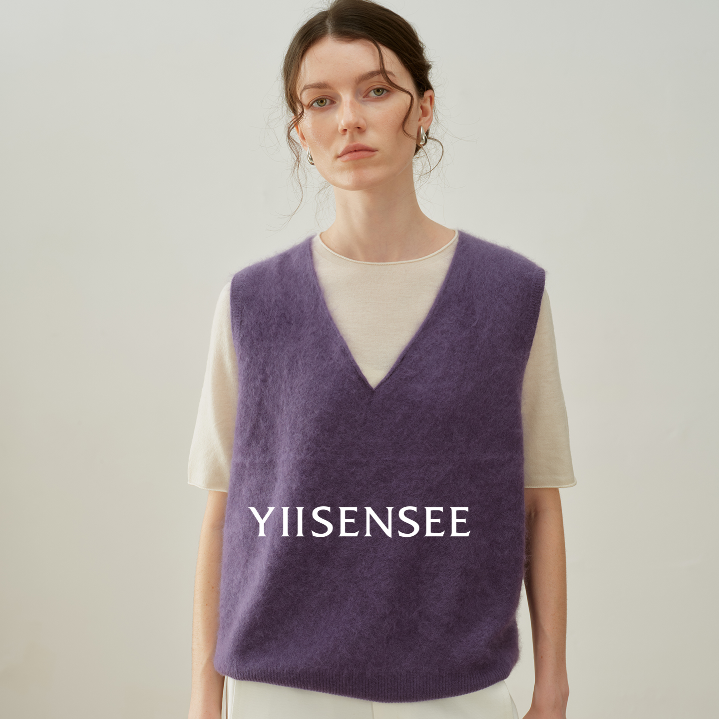 YIISENSEE逸识 高级感软糯羊毛山羊绒V领长毛针织马甲背心女秋冬