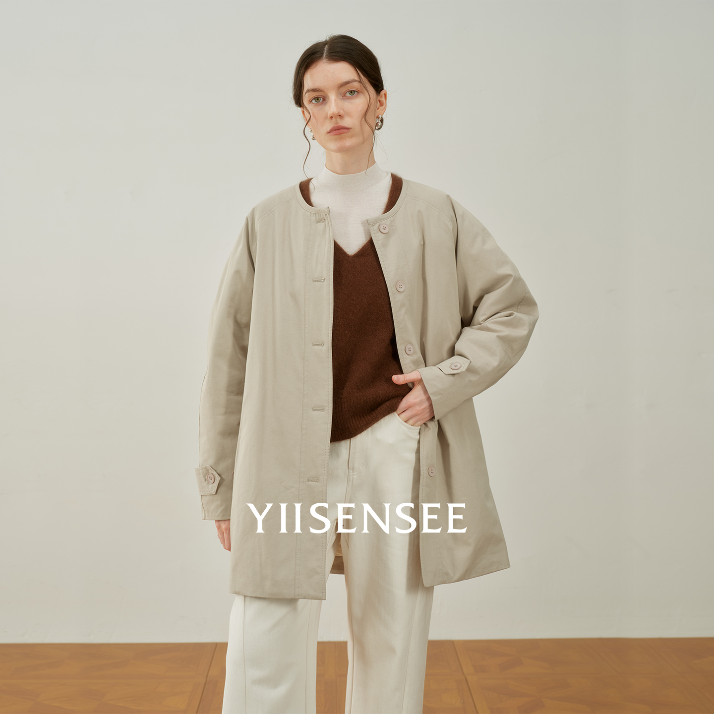 YIISENSEE逸识 薄羽绒女2025年冬新款复古工装风白鸭绒保暖外套