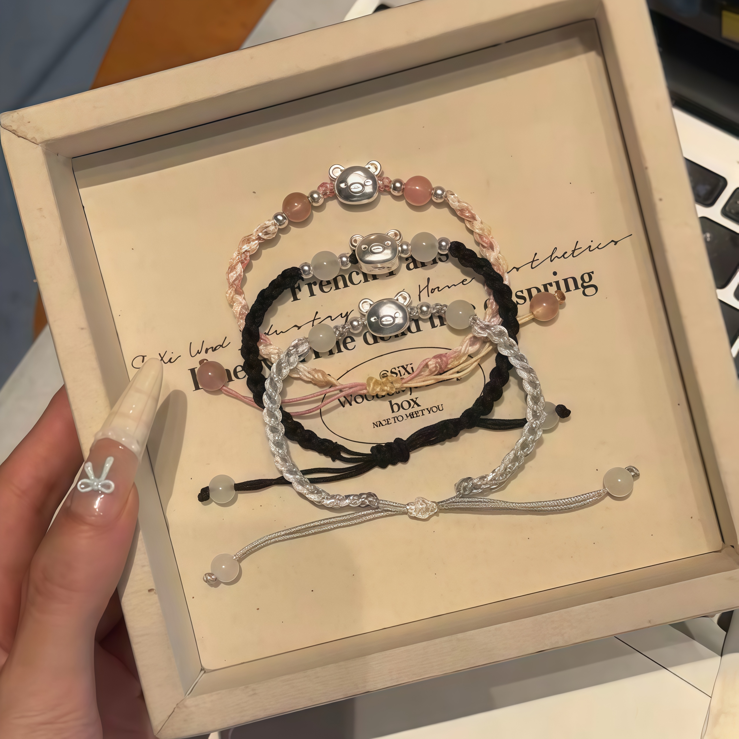 轻松熊卡通手链女新款轻奢小众设计手工编织情侣手绳学生闺蜜手饰