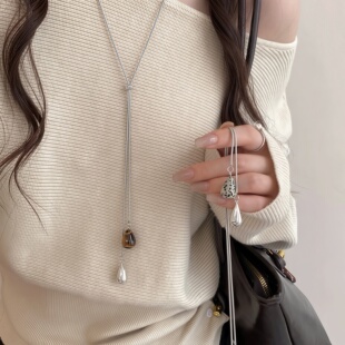 虎眼石水滴抽拉项链女2025新款秋冬轻奢小众设计感长款毛衣链配饰