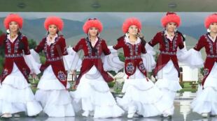 柯尔克孜族乌兹别克族俄罗斯族塔吉克族塔塔尔少数民族服装鑫佳订