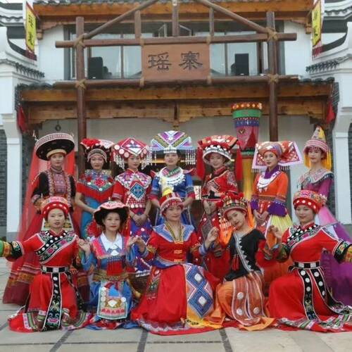 走秀女装服饰价格 走秀女装服饰图片 星期三