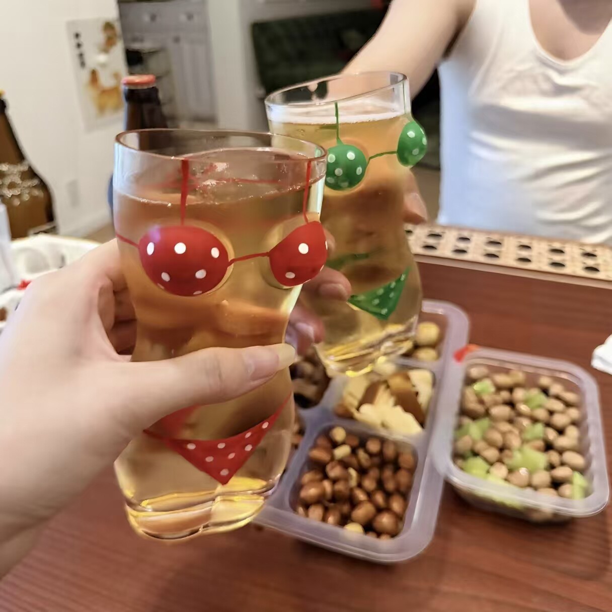 比基尼玻璃杯创意啤酒杯抽象搞怪加厚杯子饮料杯性感果汁杯甜品杯