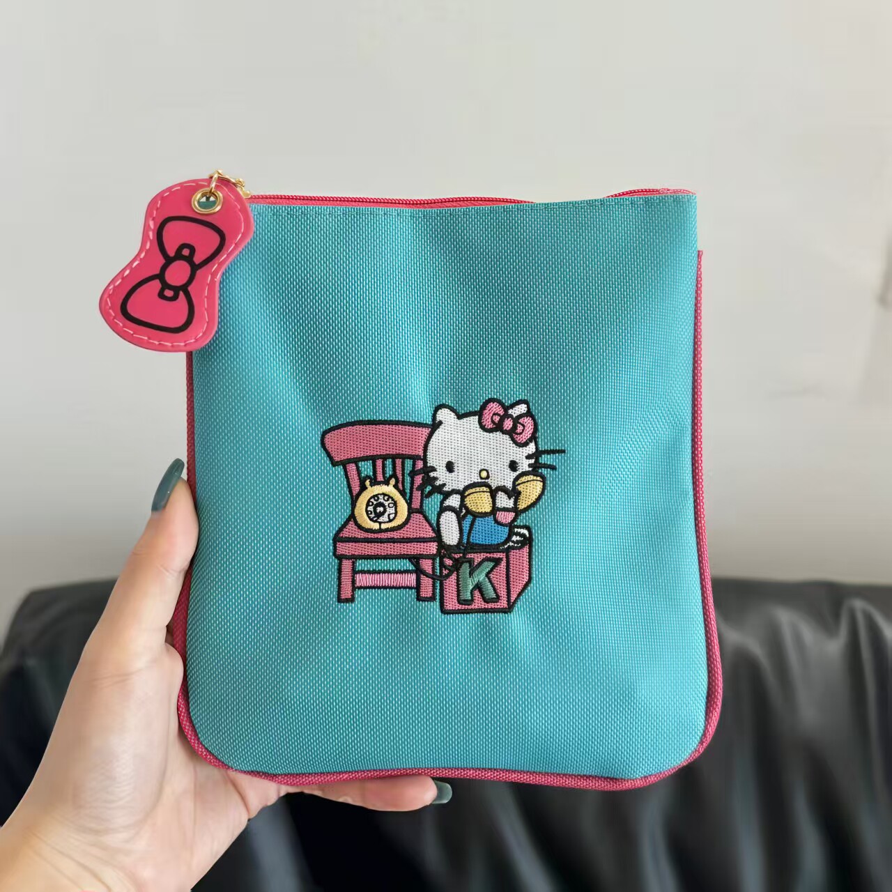 刺绣哈喽kitty收纳包可爱卡通证件包卡包化妆包平板包大容量包包
