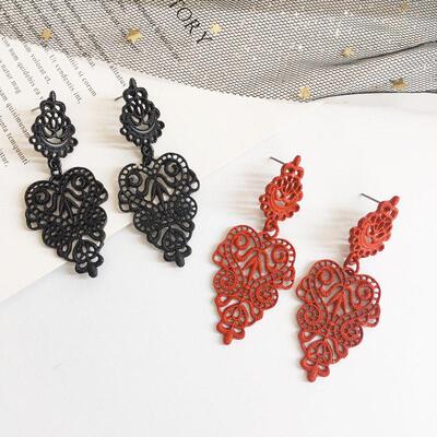 European and American hollowed out fashionable leaf earrings
