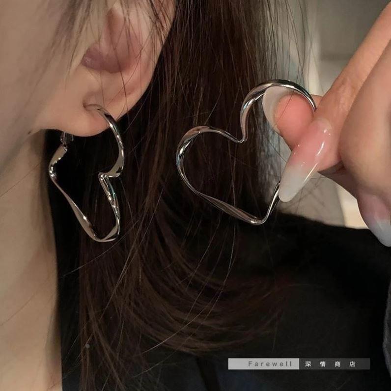 Hollow out love earrings for women耳环不规则镂空爱心耳圈女
