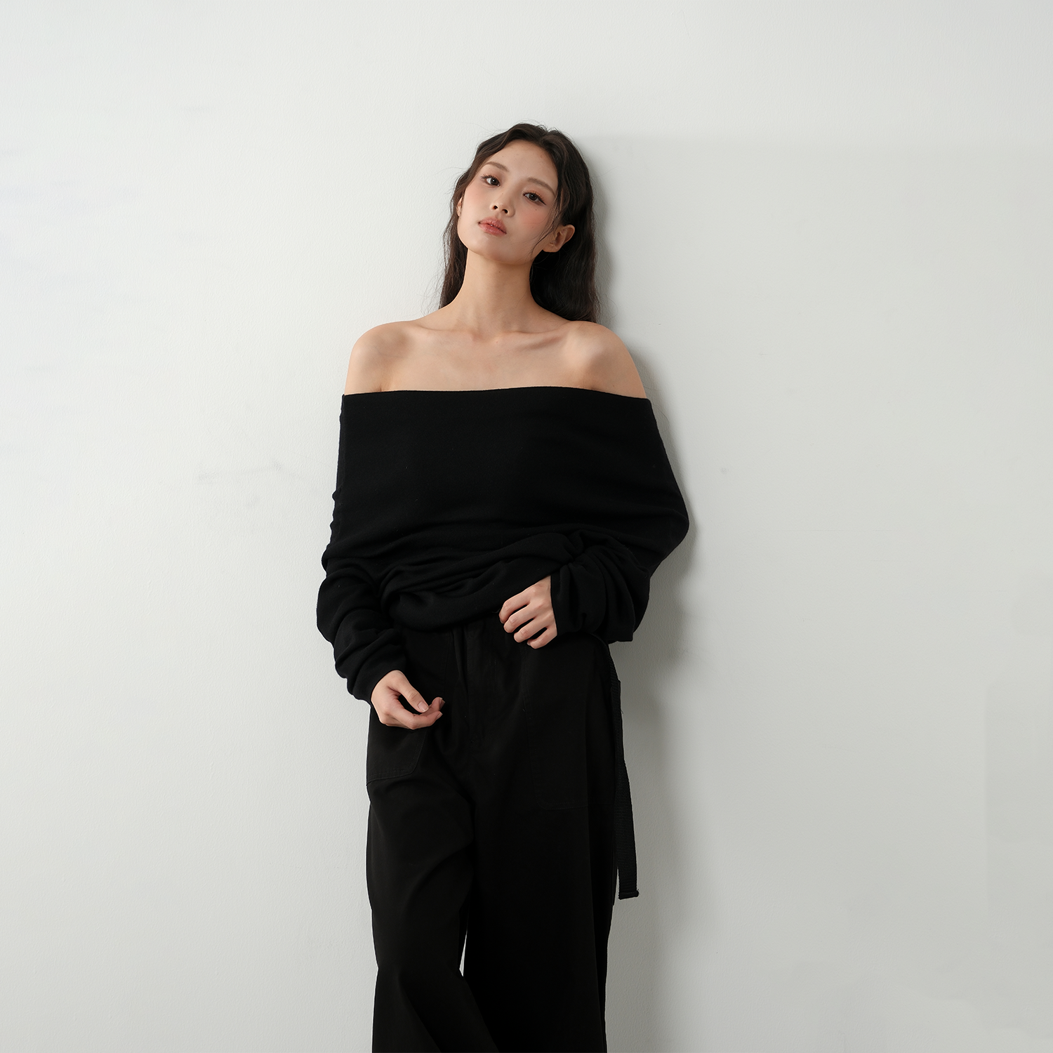 LOUZING温柔锁骨一字肩针织衫女2025冬内搭可外穿黑色高级感毛衣