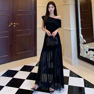 微胖mm长裙子 2025初夏穿搭黑色别致网纱拼接斜肩连衣裙女绝美修身