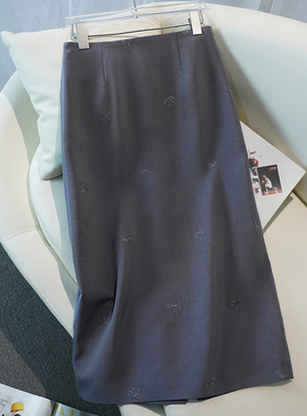 高级感灰色A字半身裙女2026春季新款高腰显瘦刺绣通勤裙子