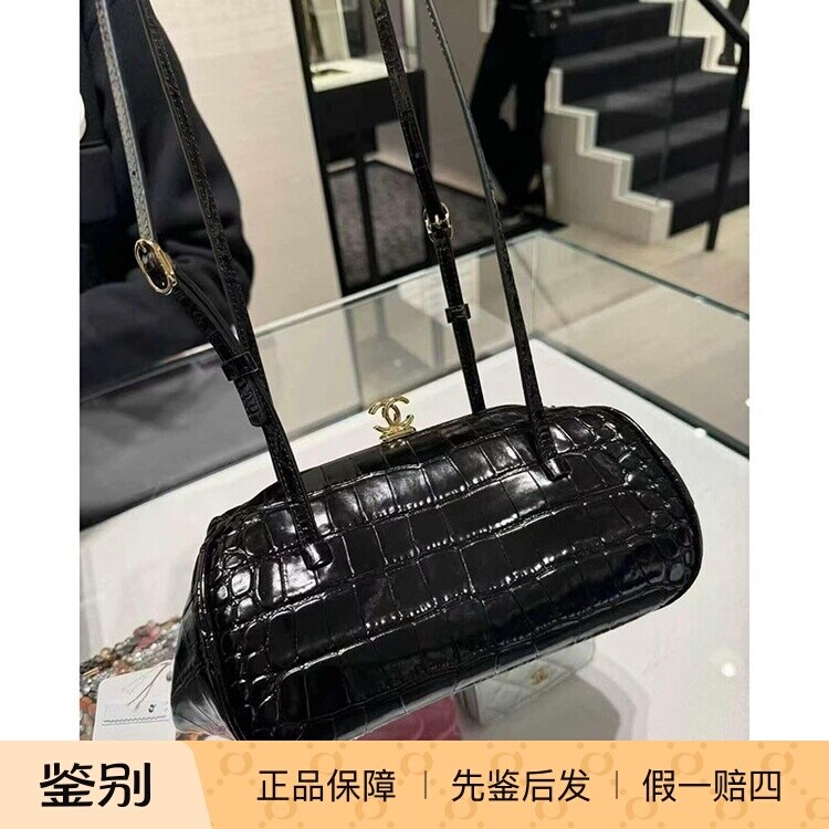 香奈儿黑色鳄鱼纹牛皮腋下包