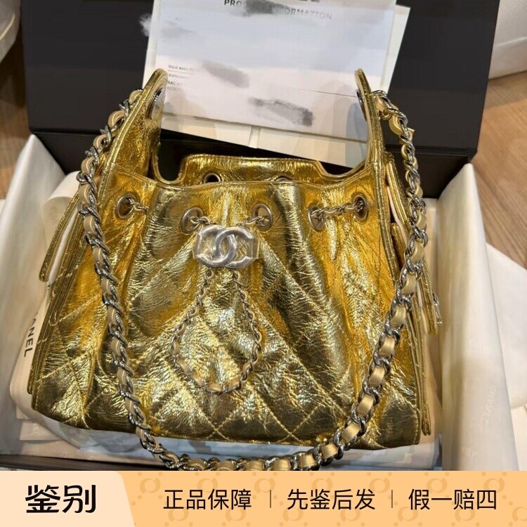 香奈儿金色亮面牛皮水桶单肩包