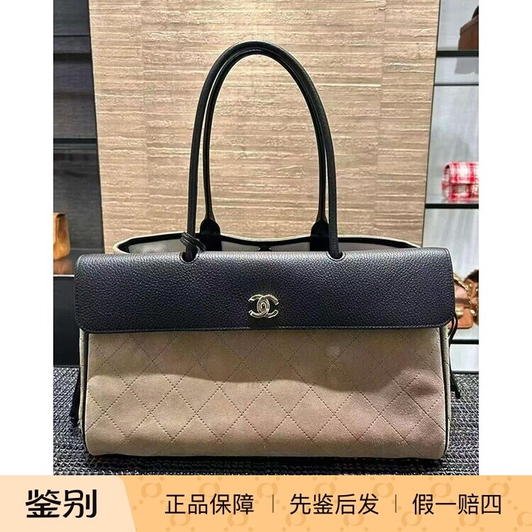 香奈儿麂皮拼黑牛皮大号法棍包