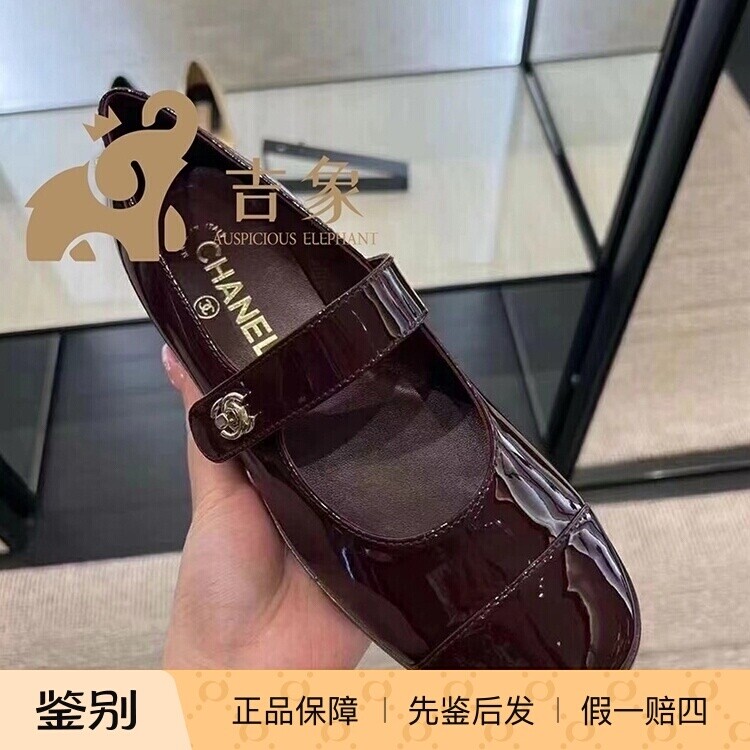 Chanel漆皮搭扣平底玛丽珍单鞋