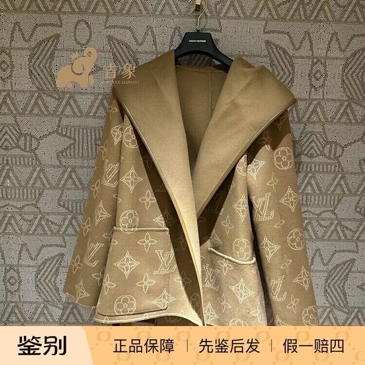 LV路易威登2024新款女装Monogram印花羊毛短款系带双面大衣1AGBMN