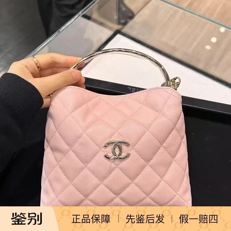 Chanel香奈儿25S新款女包粉色荔枝牛皮金属手柄hobo手提包斜跨包