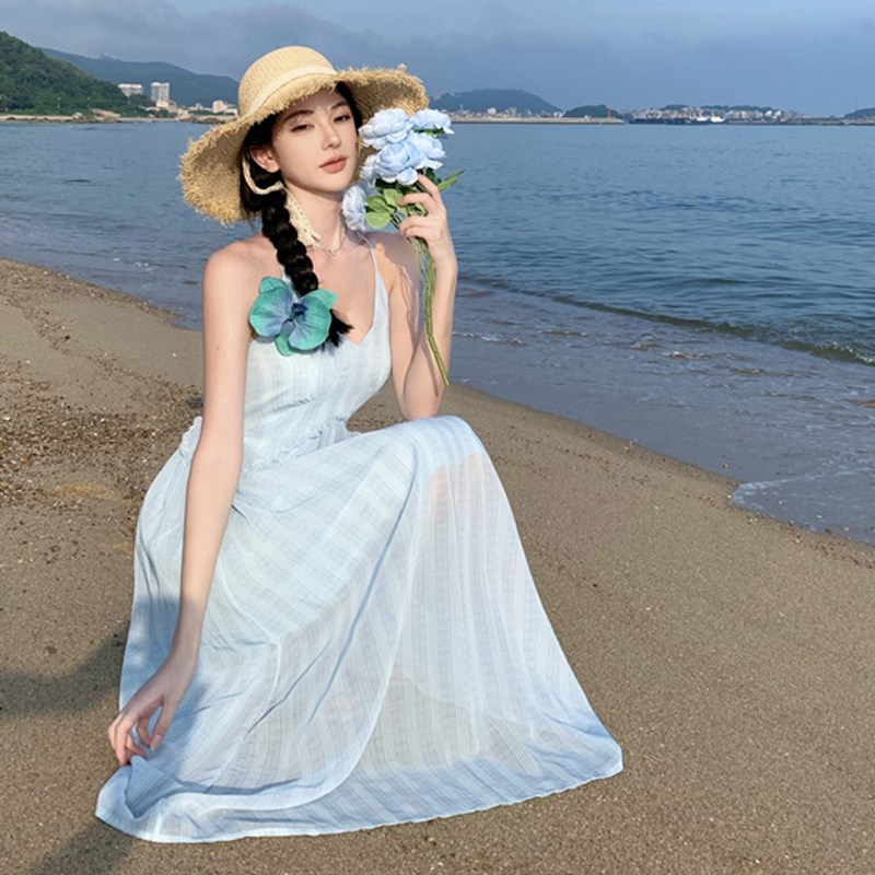 速发蓝色无袖吊带连衣裙子夏季法式高级感露背海边度假沙滩长裙