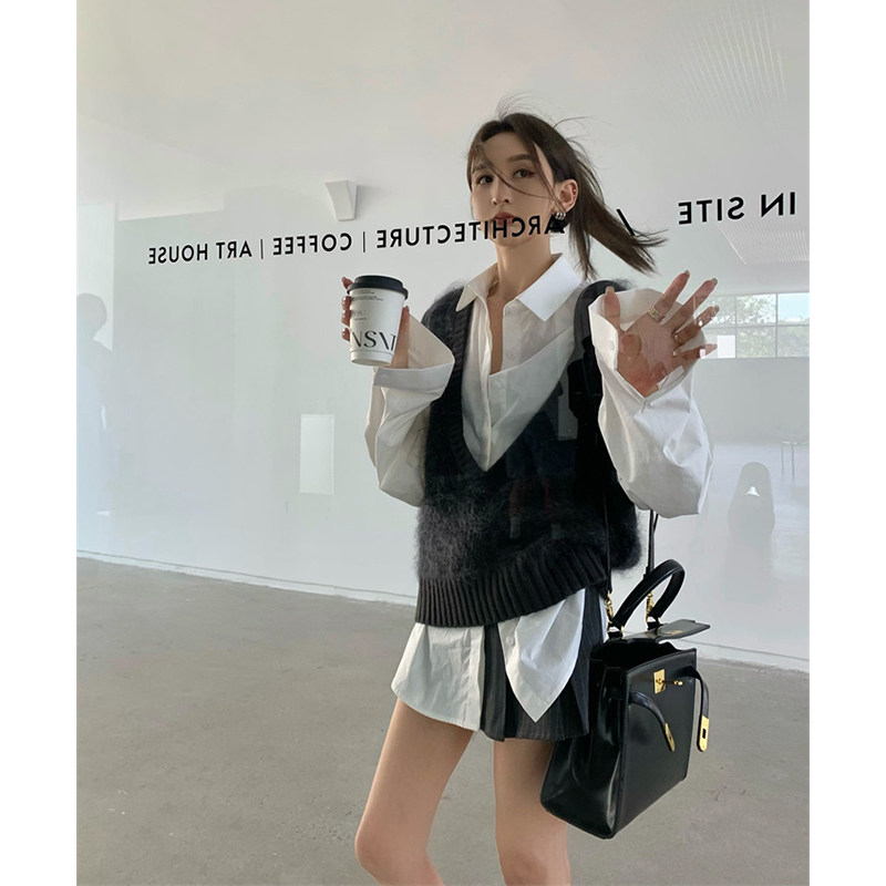 现货港味设计感V领针织马甲+衬衫+百褶短裙女春季2024新款时尚三