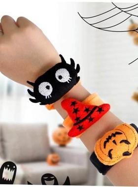 Dress up a pumpkin spider bracelet for a Halloween party手环