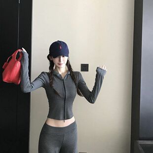 超绝腰臀比!慵懒周末outfit软糯条纹控入秋正肩连帽卫衣套装