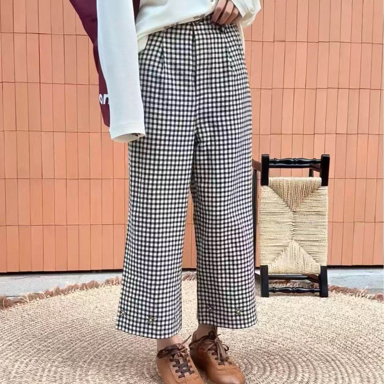 法式秋冬新款复古黑白格纹刺绣装饰微喇九分裤休闲格子裤子女