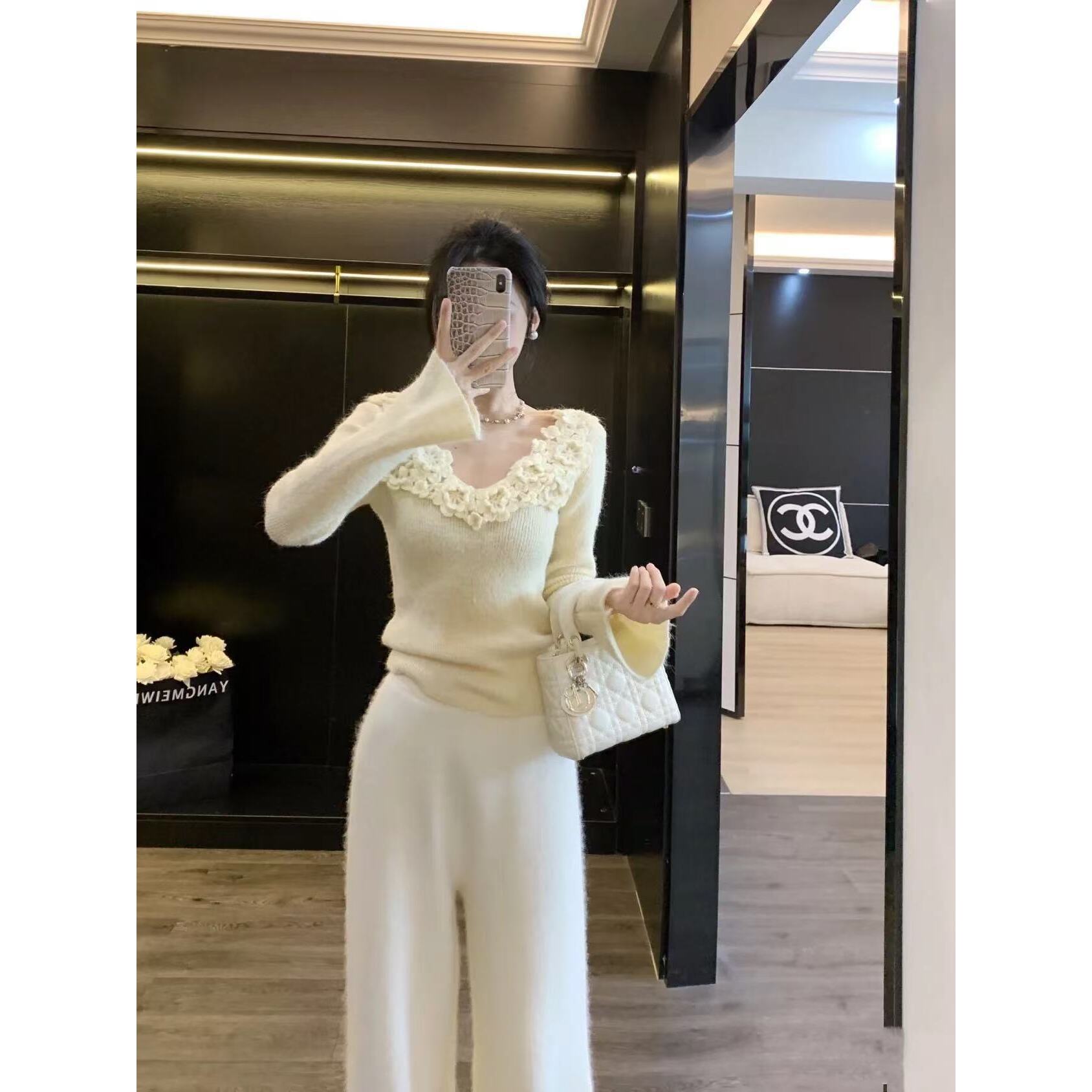 秋冬新款针织毛衣法式优雅气质手工立体钩花喇叭袖温柔风针织衫女