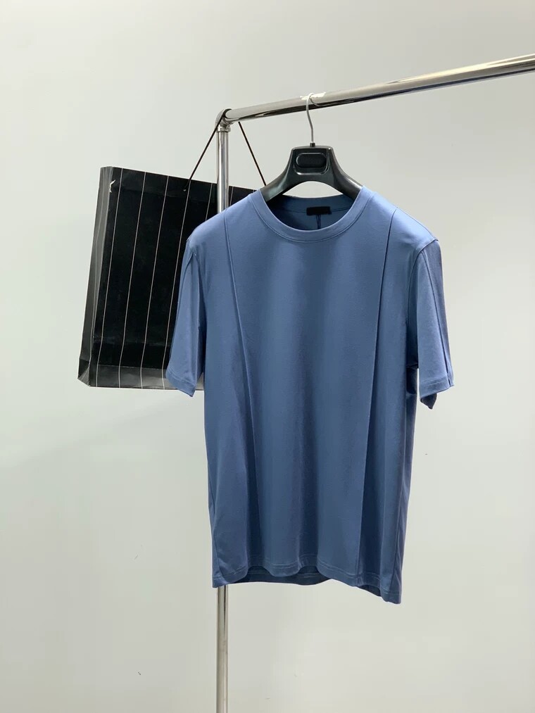 时尚夏季潮牌新品简约纯色徽章男士商务休闲百搭舒适纯棉短袖T恤