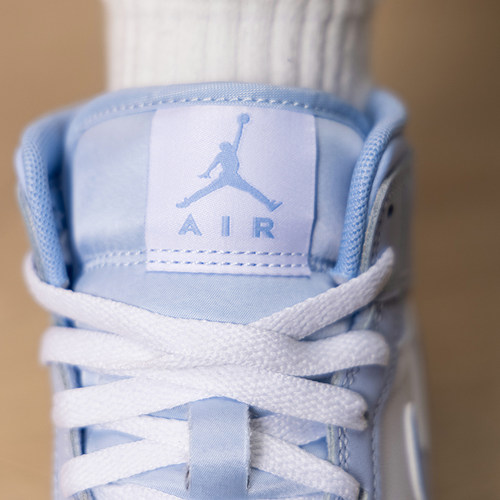 耐克官方正品AJ1中帮板鞋女鞋新款蓝色篮球鞋缓震舒适运动鞋