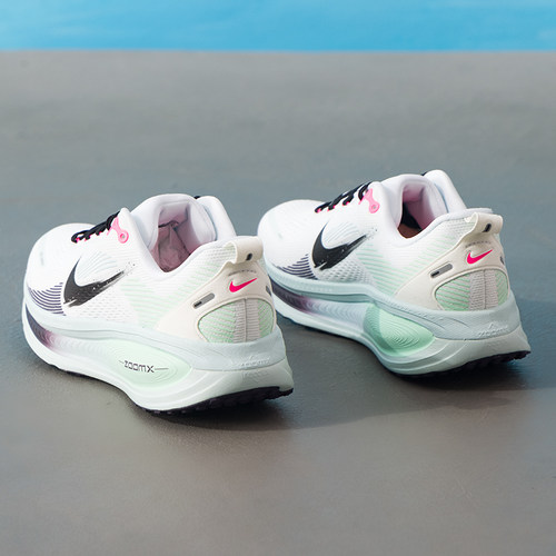 耐克男鞋迈柔NIKE VOMERO 18运动厚底缓震训练跑步鞋IM6676-104