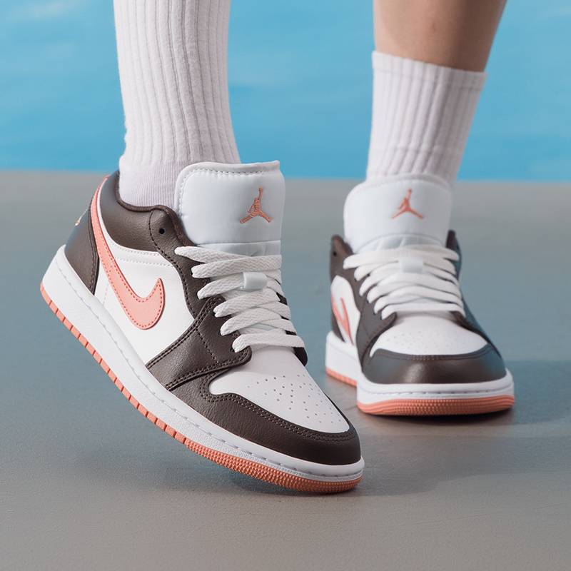 Nike耐克女鞋2025新款运动鞋AIR JORDAN 1 LOW板鞋休闲鞋DC0774