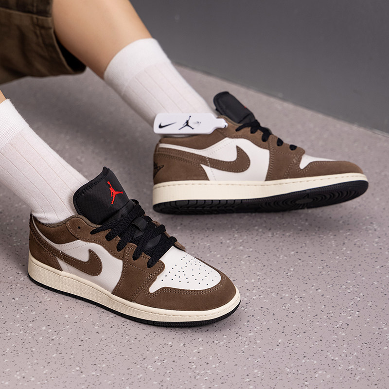Nike耐克AJ1女鞋Air Jordan1大童篮球鞋复古运动板鞋553560图片