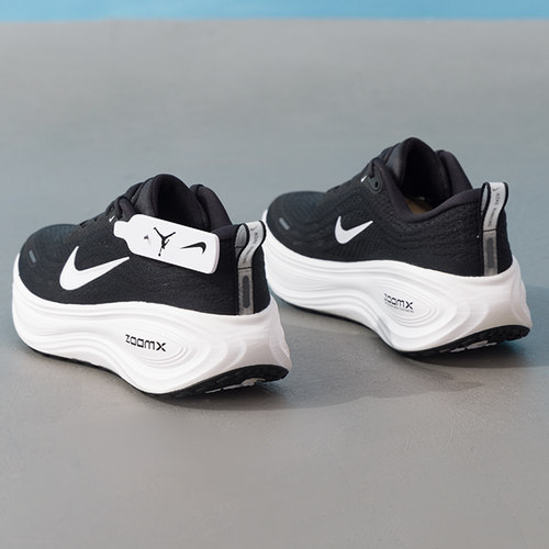 NIKE耐克女鞋跑步鞋2026年春季新款 VOMERO PLUS运动鞋HV8154-002