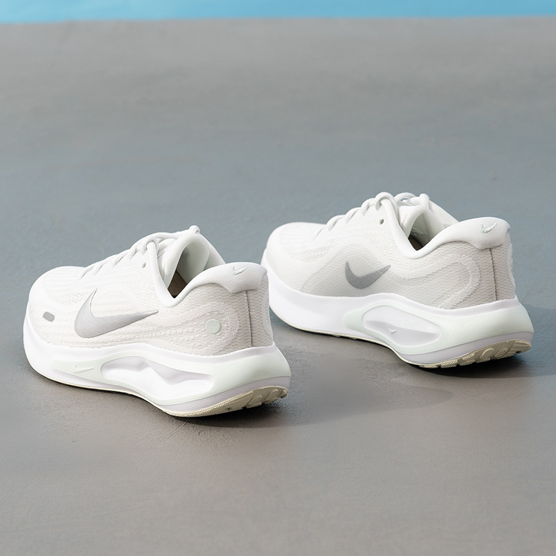茵特丨NIKE耐克公路专业跑步鞋女鞋2026夏季新款运动鞋透气休闲鞋