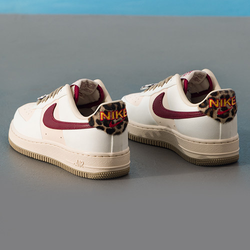 Nike耐克女子新款AIR FORCE 1 07低帮运动休闲板鞋IM7510-262