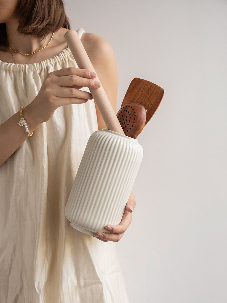 强推〗白色浮雕陶瓷花瓶客厅摆件鲜花器装饰微瑕