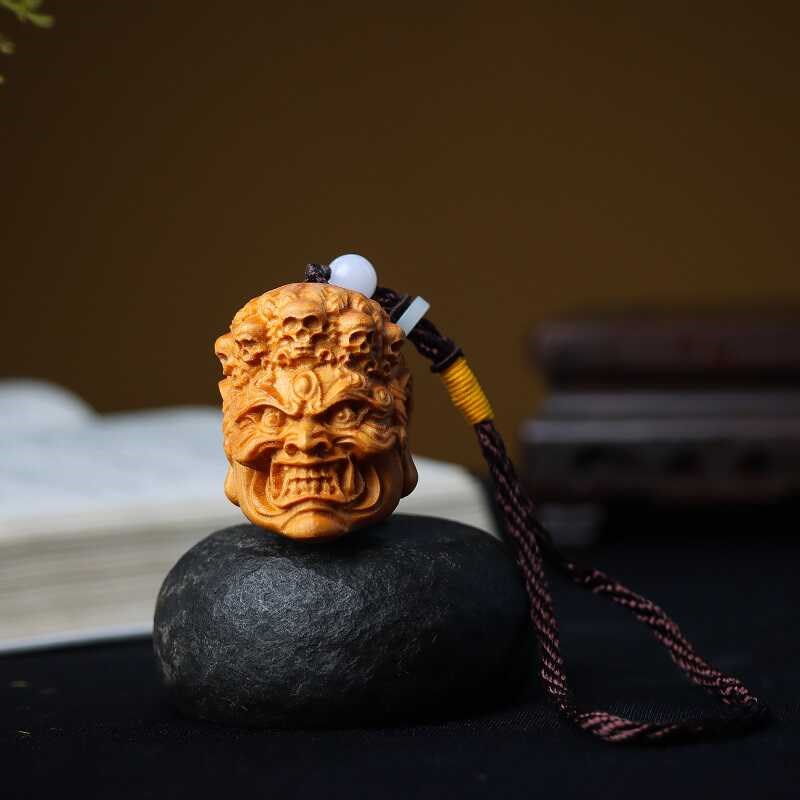 速发崖柏木雕刻不动明王手把件盘玩男士随身把玩汽车挂件佛头吊坠