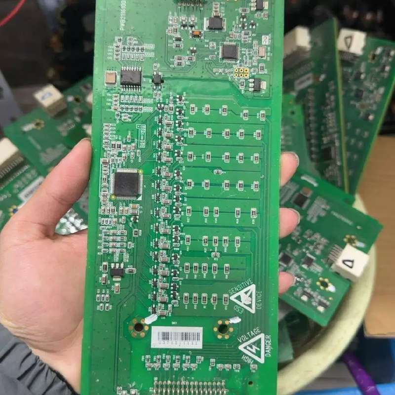 议价荣威E50 荣威550BMS 采集板 三元96串电池保护板 - 实物图