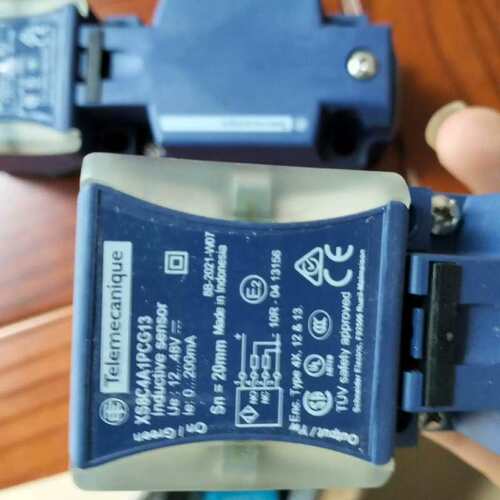 施耐德接近开关XS8C4A1PCG13XS8C4A1PCG03XS8C4A1PCG05