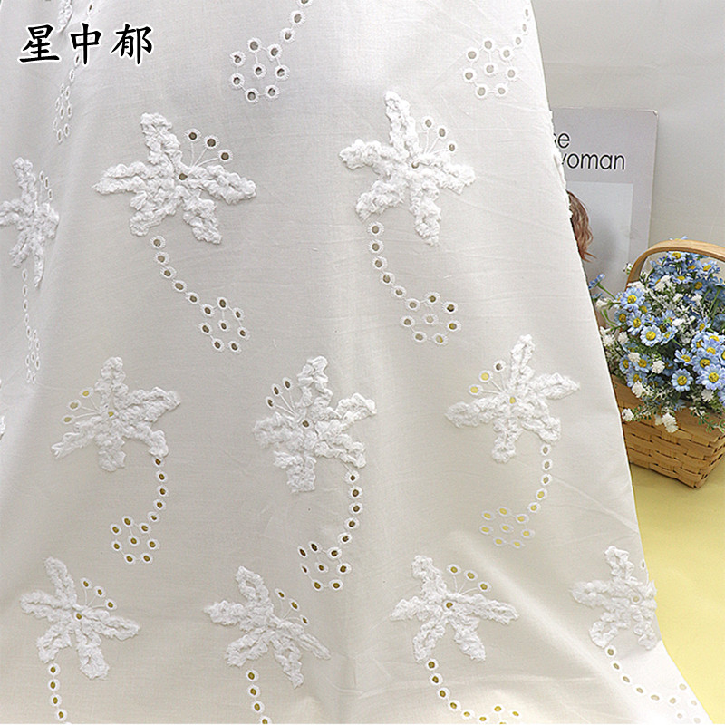 白色立体绣花纯棉布料