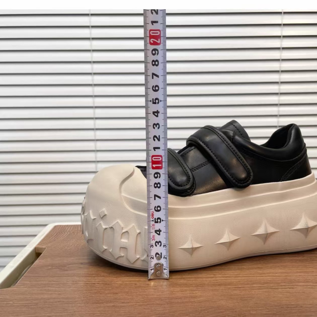 大头增高面包鞋厚底女松糕爆款百搭丑萌2025配阔腿裤的小白鞋新款