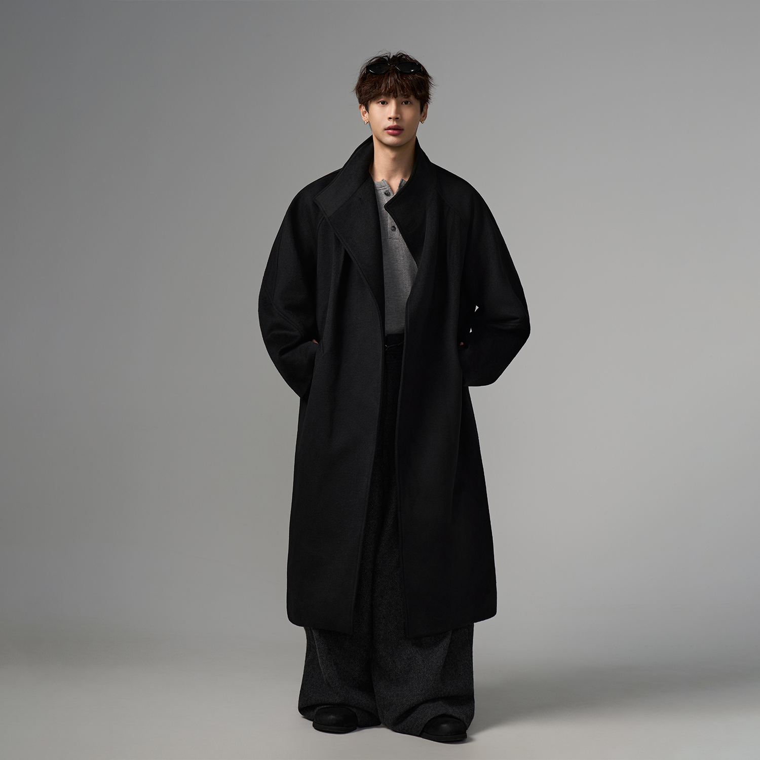 立体落肩阔版大翻领羊毛混纺大衣