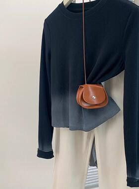 广州十三行女装黑色渐变正肩长袖t恤女秋显瘦独特体恤短款上衣ins