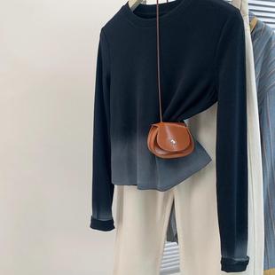 上衣ins t恤女秋显瘦独特体恤短款 广州十三行女装 黑色渐变正肩长袖