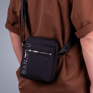 斜挎包男款小号背包迷你单肩包高级感休闲帆布通勤小众轻便大容量