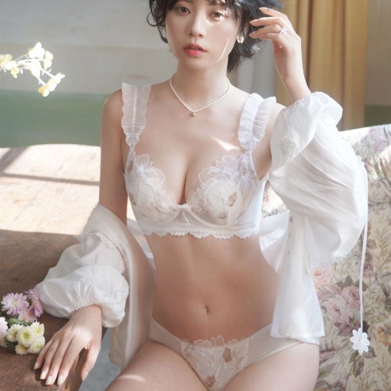 超薄内衣大胸显小收副乳防下垂刺绣蕾丝纯欲胸罩女兔耳朵文胸套装