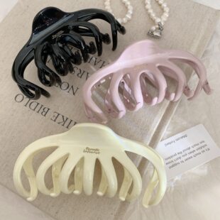 高颜值ins风奶油质感八爪鱼抓夹2026新款设计感龙骨鲨鱼夹盘发夹